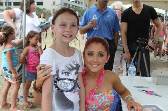 249569_10150198256971027_2686027_n - Ariana Grande - Myrtle Beach Meet and Greet