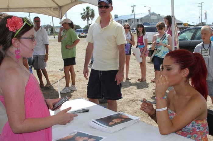 249661_10150198249346027_836035_n - Ariana Grande - Myrtle Beach Meet and Greet