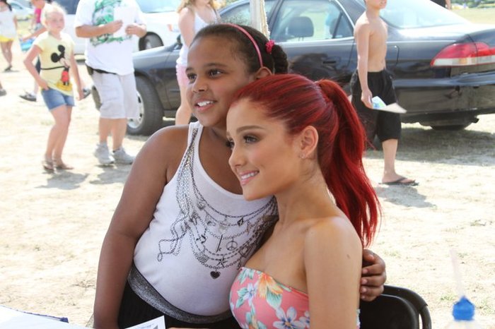 249803_10150198246536027_5732643_n - Ariana Grande - Myrtle Beach Meet and Greet