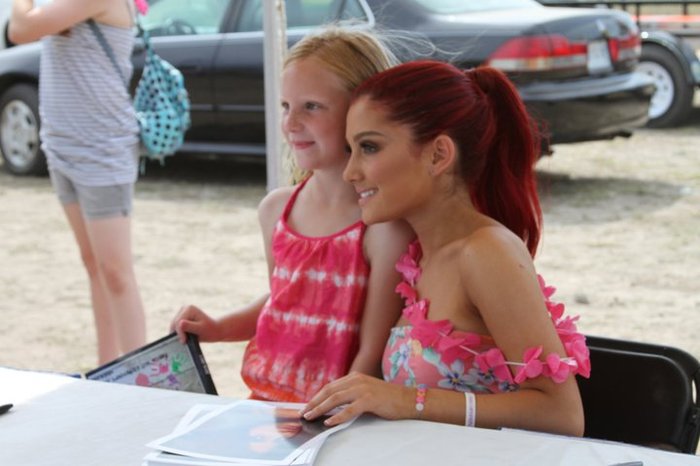 249893_10150198263986027_3026170_n - Ariana Grande - Myrtle Beach Meet and Greet