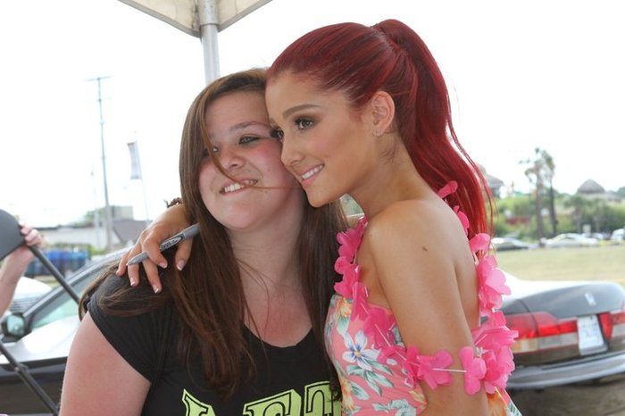250563_10150198240461027_1999229_n - Ariana Grande - Myrtle Beach Meet and Greet