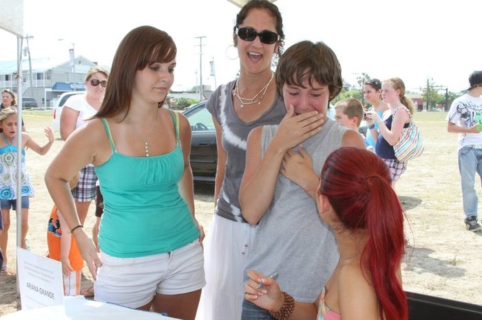 250588_10150198251111027_2644672_n - Ariana Grande - Myrtle Beach Meet and Greet