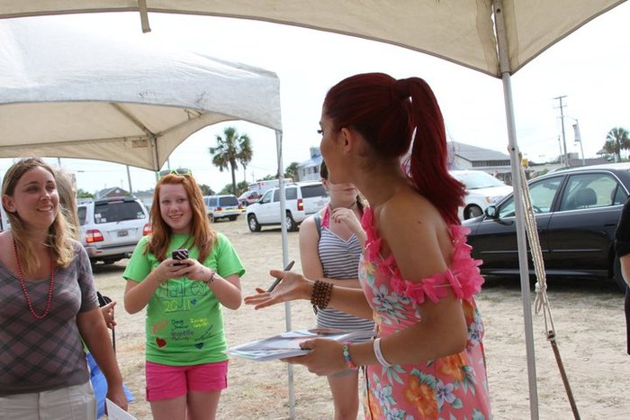 250859_10150198239981027_445996_n