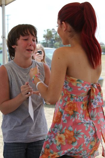 251465_10150198252346027_6934932_n - Ariana Grande - Myrtle Beach Meet and Greet