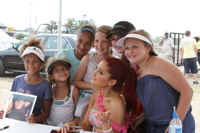 251499_10150198264536027_7414181_n - Ariana Grande - Myrtle Beach Meet and Greet