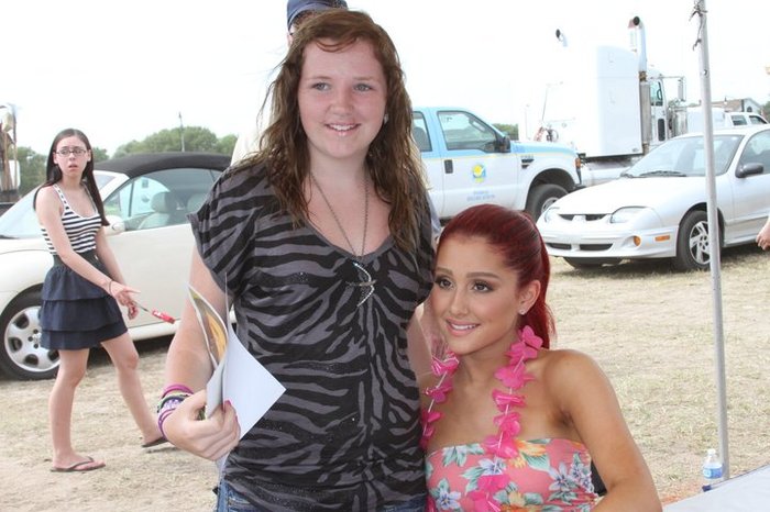 251526_10150198259541027_5460365_n - Ariana Grande - Myrtle Beach Meet and Greet