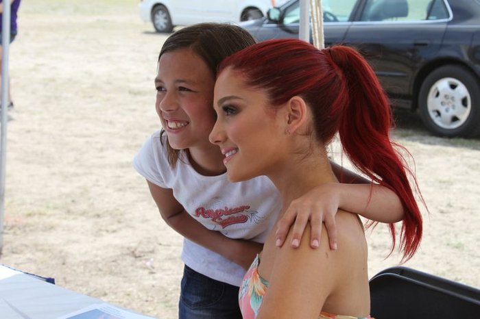 251647_10150198250376027_7204320_n - Ariana Grande - Myrtle Beach Meet and Greet