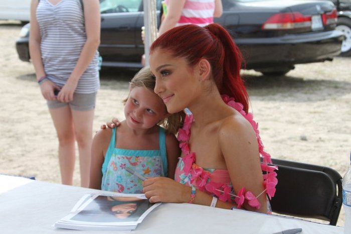 251662_10150198263706027_6283398_n - Ariana Grande - Myrtle Beach Meet and Greet