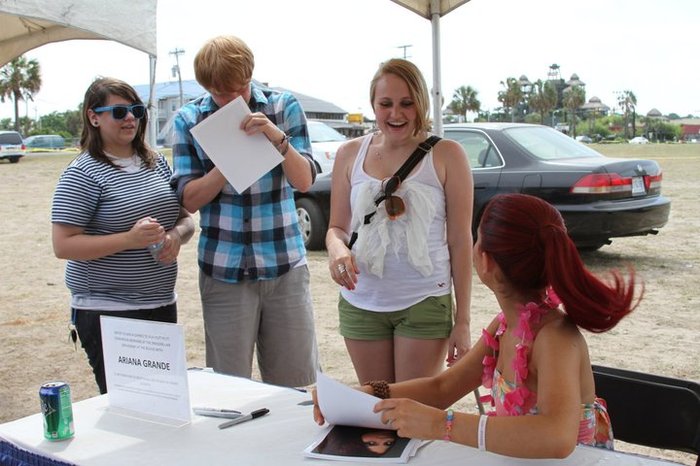 251745_10150198238416027_1156659_n - Ariana Grande - Myrtle Beach Meet and Greet