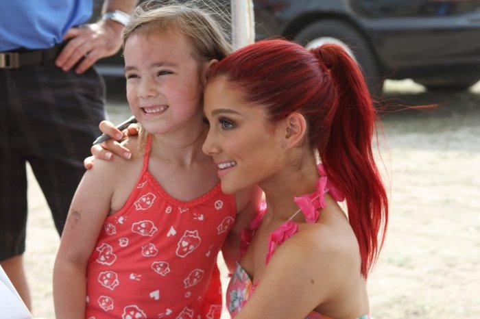 252669_10150198241221027_5591862_n - Ariana Grande - Myrtle Beach Meet and Greet