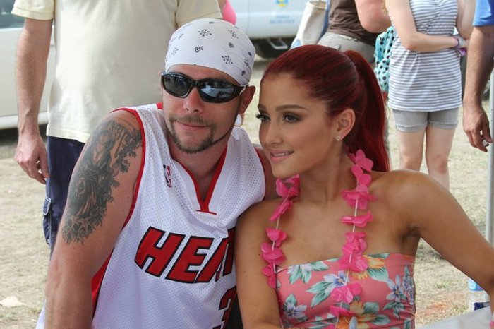 253115_10150198260921027_275339_n - Ariana Grande - Myrtle Beach Meet and Greet