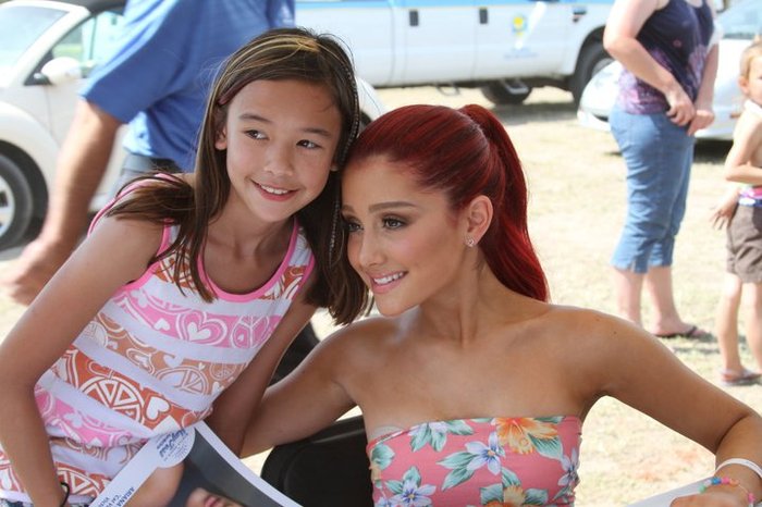 253926_10150198245721027_5046215_n - Ariana Grande - Myrtle Beach Meet and Greet