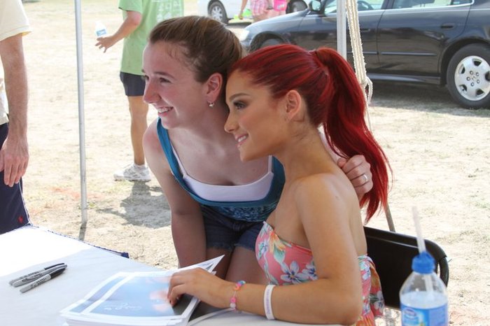 254165_10150198247436027_459130_n - Ariana Grande - Myrtle Beach Meet and Greet