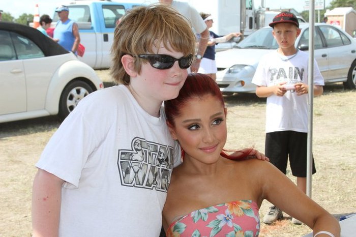 254510_10150198237386027_5557531_n - Ariana Grande - Myrtle Beach Meet and Greet