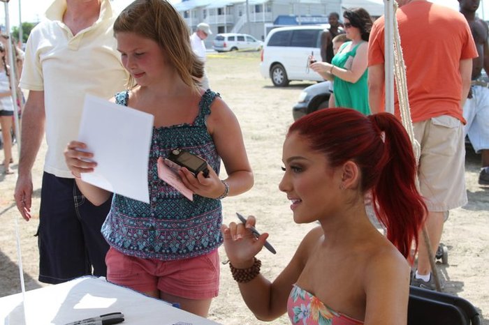 254907_10150198248676027_2776807_n - Ariana Grande - Myrtle Beach Meet and Greet