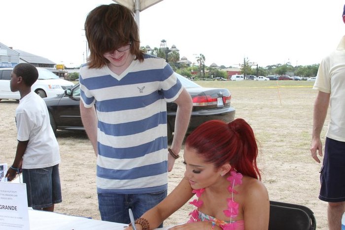 254976_10150198255846027_5208545_n - Ariana Grande - Myrtle Beach Meet and Greet