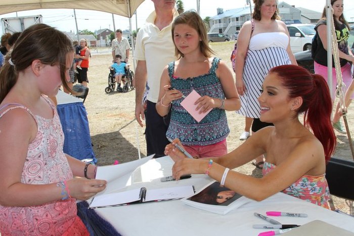 255030_10150198248426027_3692739_n - Ariana Grande - Myrtle Beach Meet and Greet