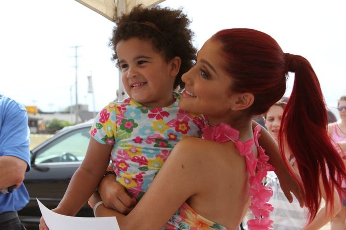 255173_10150198241691027_1251930_n - Ariana Grande - Myrtle Beach Meet and Greet