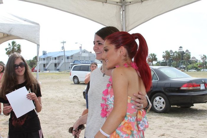 255648_10150198254456027_1913677_n - Ariana Grande - Myrtle Beach Meet and Greet