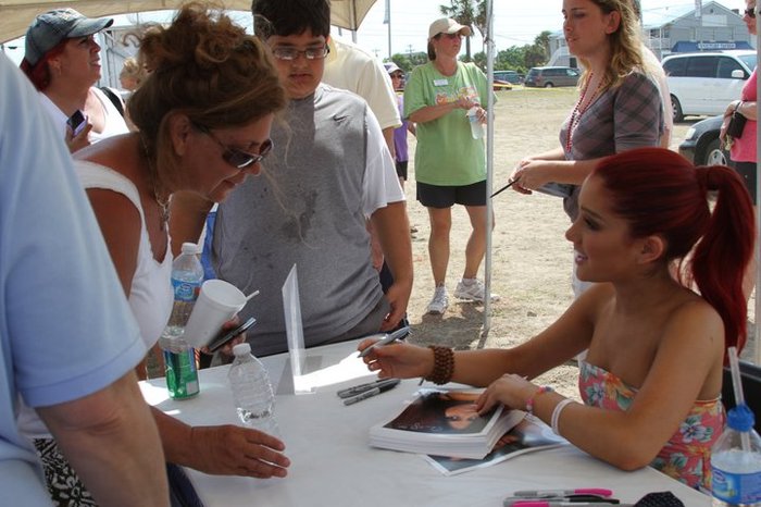 255744_10150198246781027_5634740_n