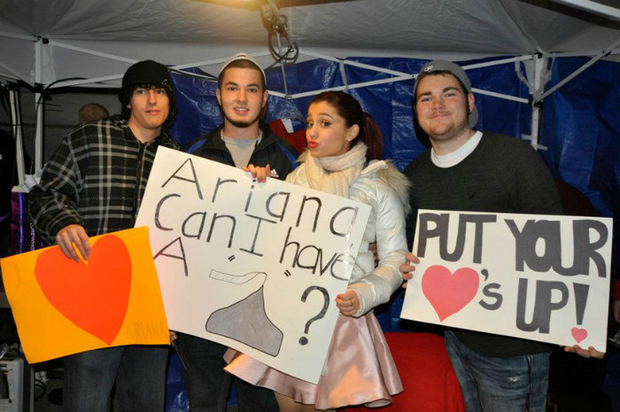 382902_10150454568741027_1380859281_n - Ariana Grande - Hershey Park