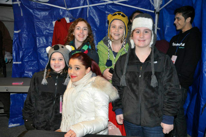 382944_10150454565726027_850785446_n - Ariana Grande - Hershey Park