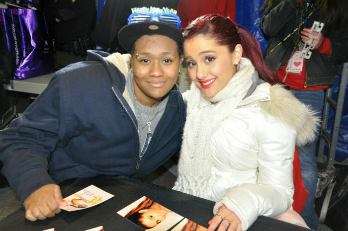 383642_10150454561221027_1861674185_n - Ariana Grande - Hershey Park