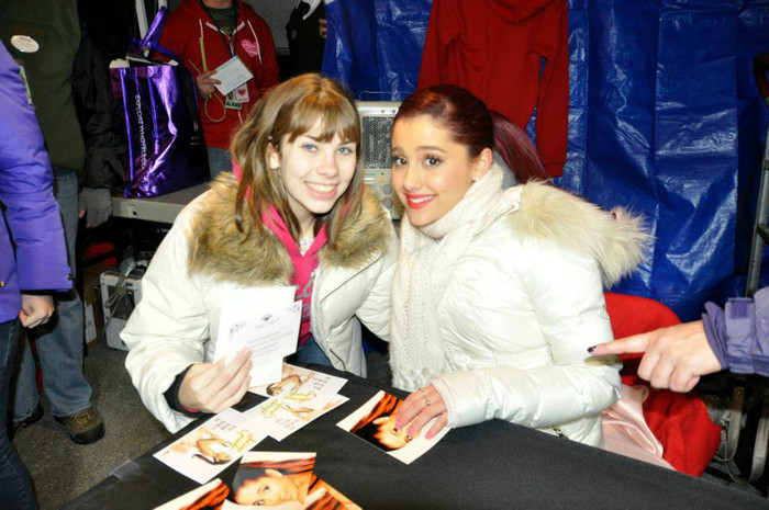 394634_10150454559071027_1250767843_n - Ariana Grande - Hershey Park