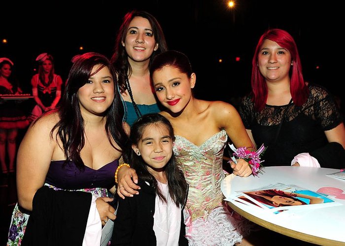 264741_10150230422731027_7776128_n - Ariana Grande - Birthday Meet and Greet