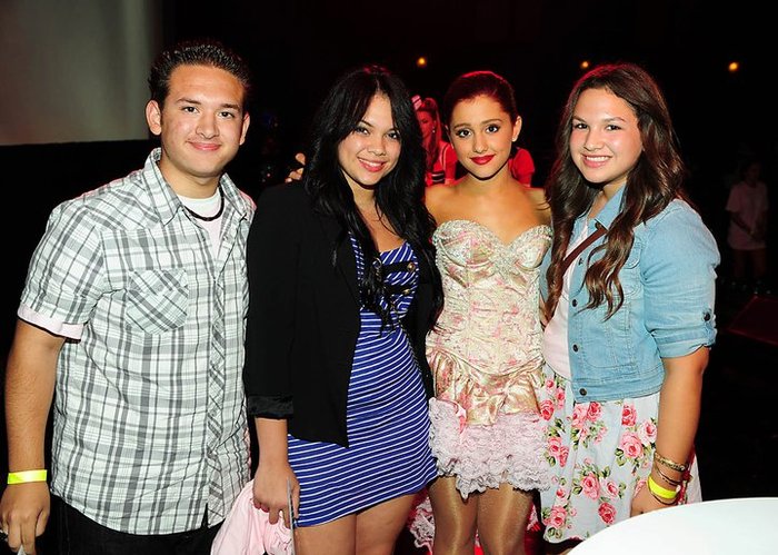 267908_10150230421496027_4185312_n - Ariana Grande - Birthday Meet and Greet