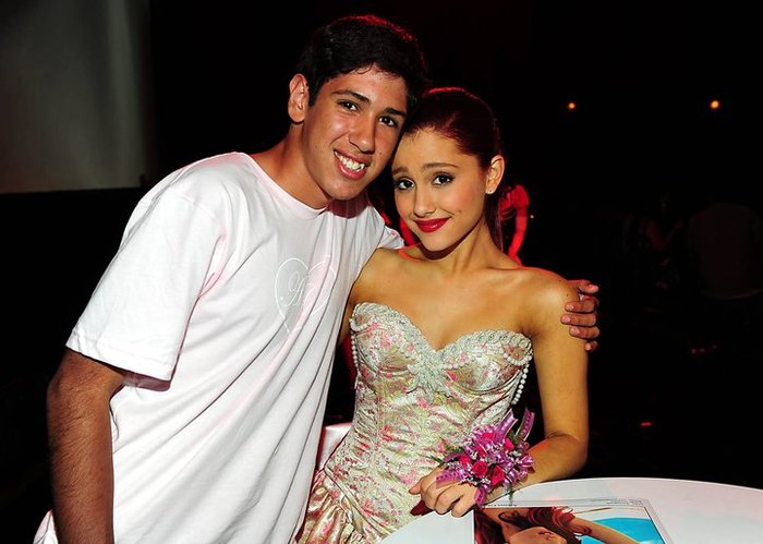 269766_10150230422581027_6986207_n - Ariana Grande - Birthday Meet and Greet