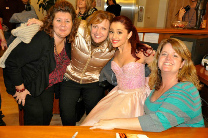 399871_10150454555971027_177038983_n - Ariana Grande - Hershey Park