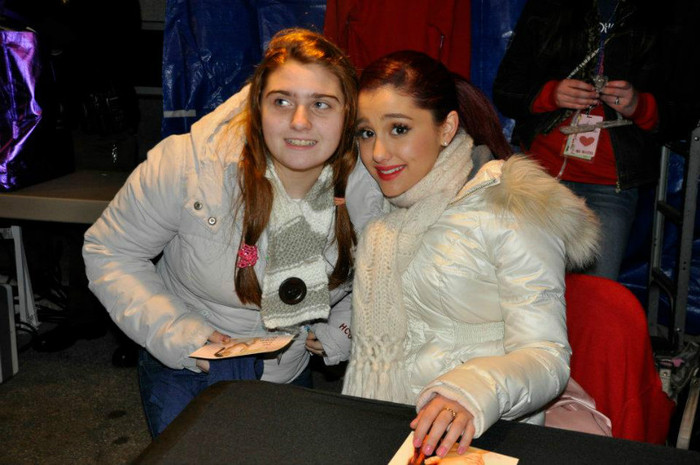 399988_10150454568091027_1281819614_n - Ariana Grande - Hershey Park