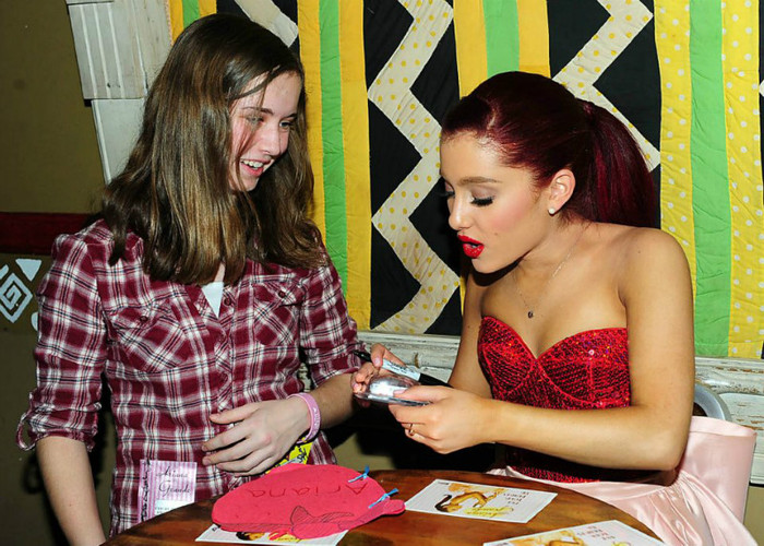 401499_10150572163066027_1816306936_n - Ariana Grande - Another  Meet and Greet with her fans