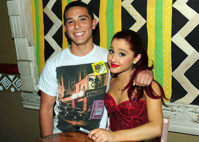 417279_10150572164301027_68043008_n - Ariana Grande - Another  Meet and Greet with her fans