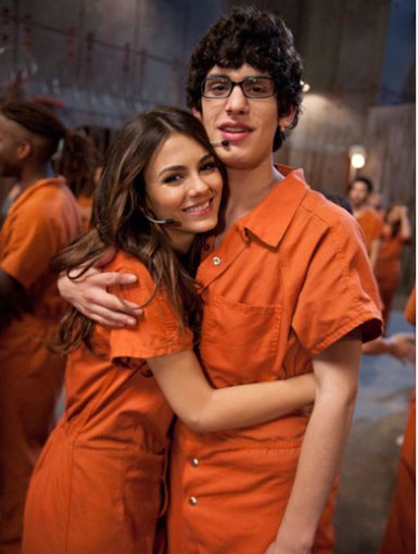 285164_10150332445390832_8098867_n - Victorious - Episode Stills - Locked Up