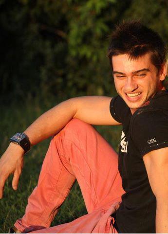 547251_152875804844291_828230588_n