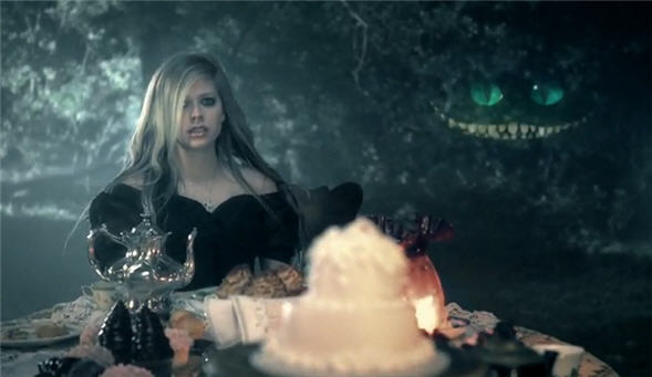 avril_lavigne_alice_cheshire_cat - Batalia hiturilor 1