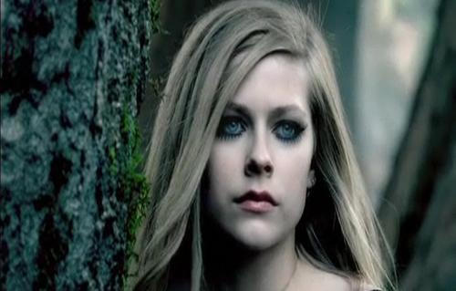 Avril Lavigne   Alice Undergrou - Batalia hiturilor 1