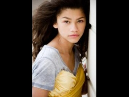 ZendayaColeman_2010-07-28_120253.jpg_thumb