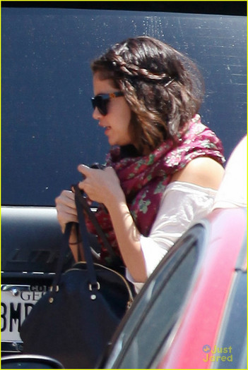 justin-bieber-selena-gomez-bjs-04 - Selena Gomez and Justin Bieber Lunch at BJs