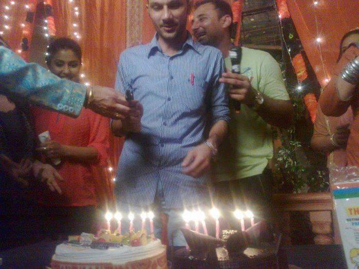 424220_351945824883553_438844999_n - Hina Khan