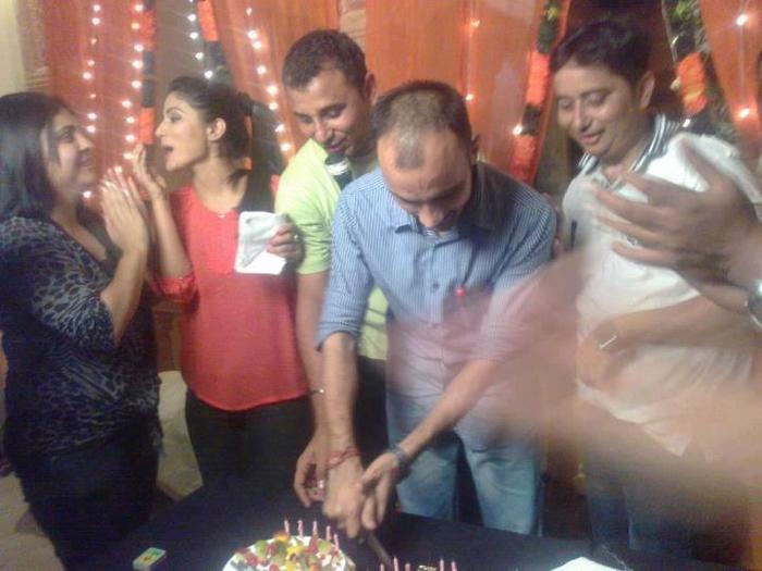 427470_351945978216871_1876634774_n - Hina Khan