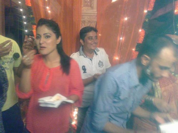 526462_351945848216884_677049994_n - Hina Khan