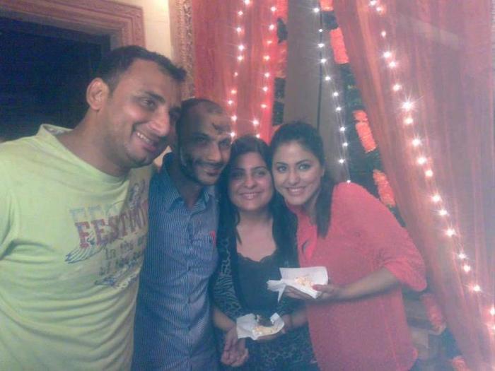 547906_351945868216882_1743898867_n - Hina Khan