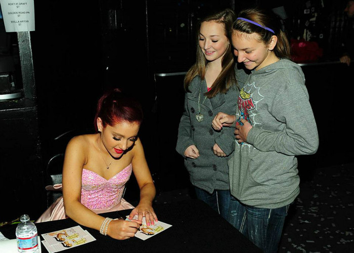 409565_10150561172396027_1111065713_n - Ariana Grande - Roxy Theatre