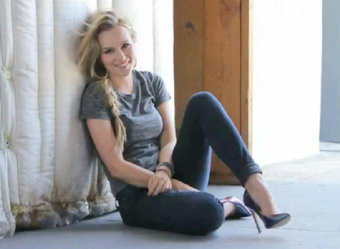 599865_305524999545747_753182711_n - Bridgit Mendler