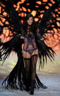 54258635_QFYUOXI2 - Adriana Lima