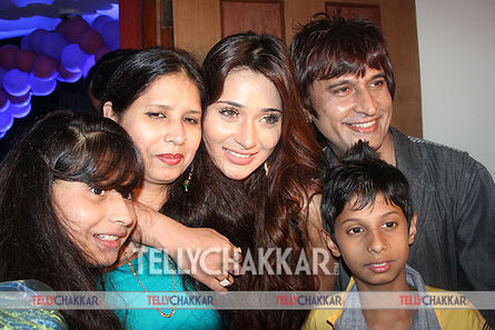 Sara Khan\'s BirthDay Bash (11)