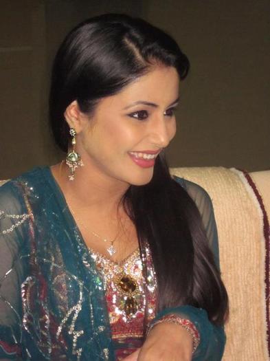 310527_186859151390745_100001999837235_386229_1667399367_n - HINA KHAN 2012-NEW